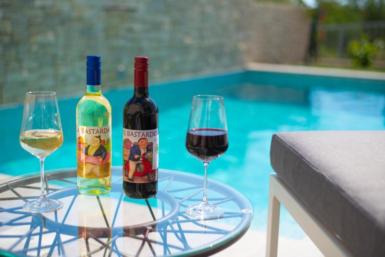 Sunny Bo Villa With A Heated Pool And Rooftop Jacuzzi Kaštela Kültér fotó